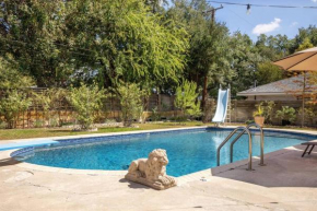 City Center Luxury Villa: Modern Oasis with Pool